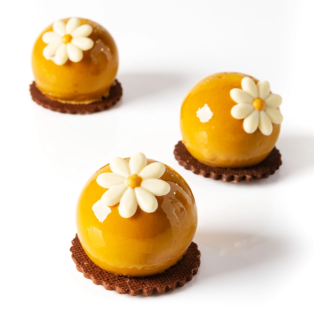 Sjokoblomst hvit ø3,8cm - 120stk 