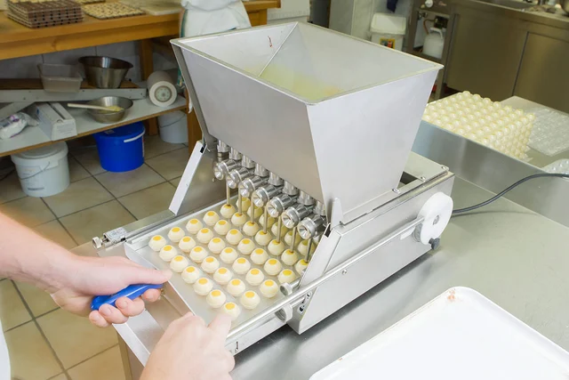 Fyllemaskin for pralinkuler Rustfri, oppvarmet tank 