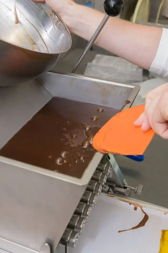 Fyllemaskin for pralinkuler Rustfri, oppvarmet tank 