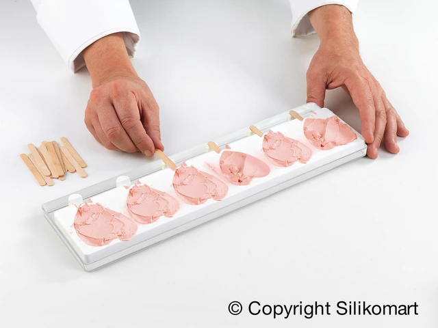 GEL03 Mini Heart 55 x 68 x H18mm - 45ml x 12 