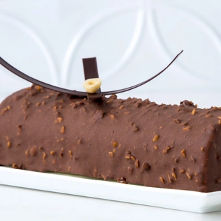 Gianduja sjokoladeglasur Crunchy biter av hasselnøtt og wafer